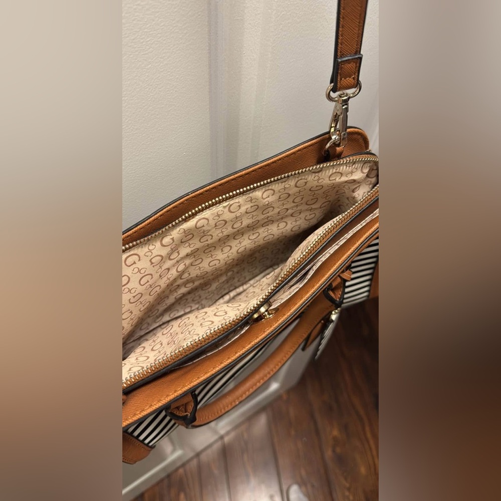 GUESS Striped Purse - Picture 5 of 9